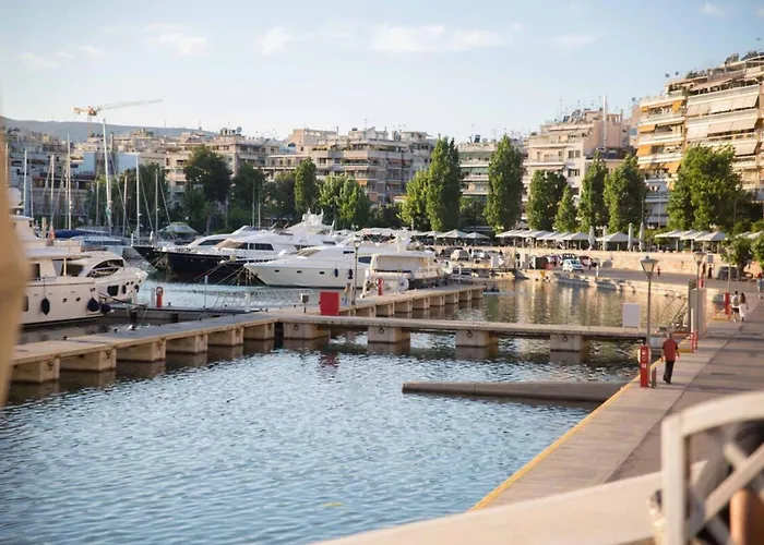Cozy Apartment With Sea View Next To Marina Zeas