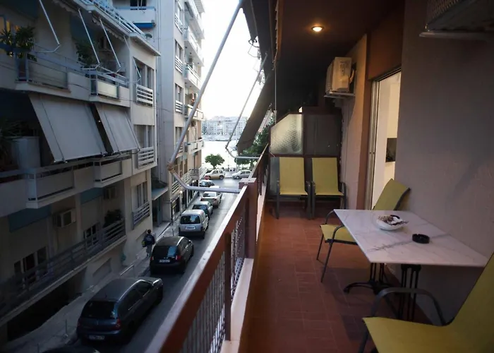 Cozy Apartment With Sea View Next To Marina Zeas