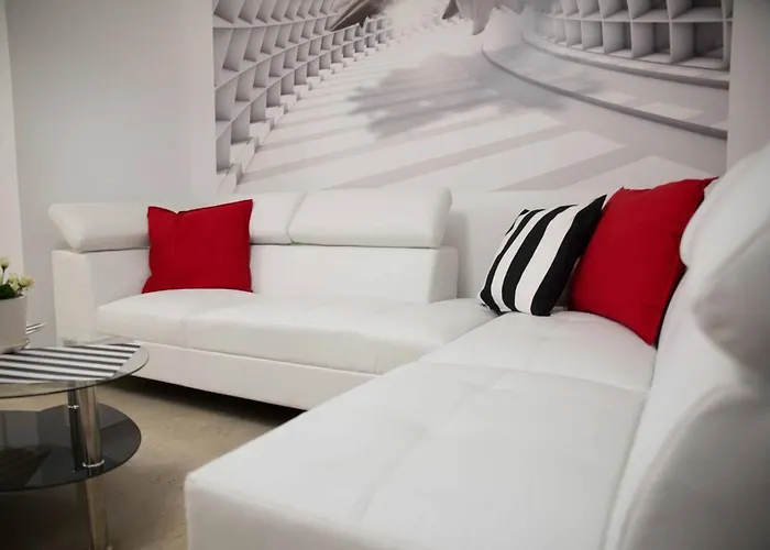Cozy Apartment With Sea View Next To Marina Zeas