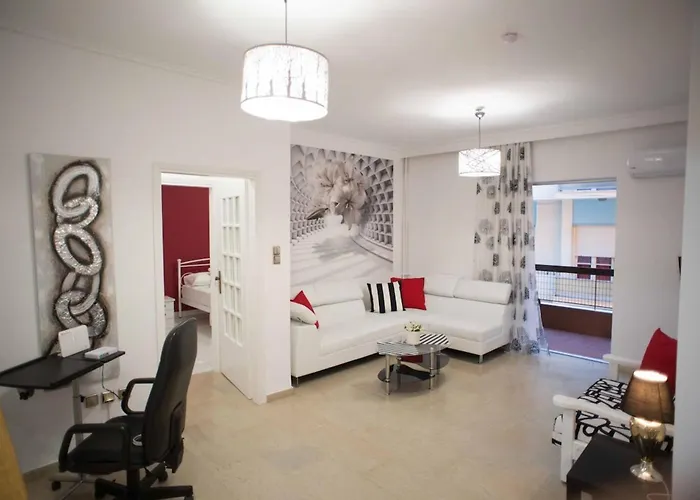 Cozy Apartment With Sea View Next To Marina Zeas
